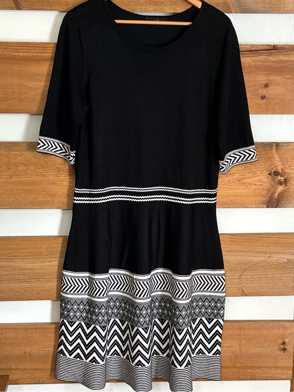 AGB Black Bodice Patterned Hem w/White Geometric Stripes Knit Chic Dress Size 10